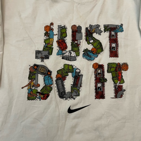 WHITE NIKE TEE - Picture 3 of 8